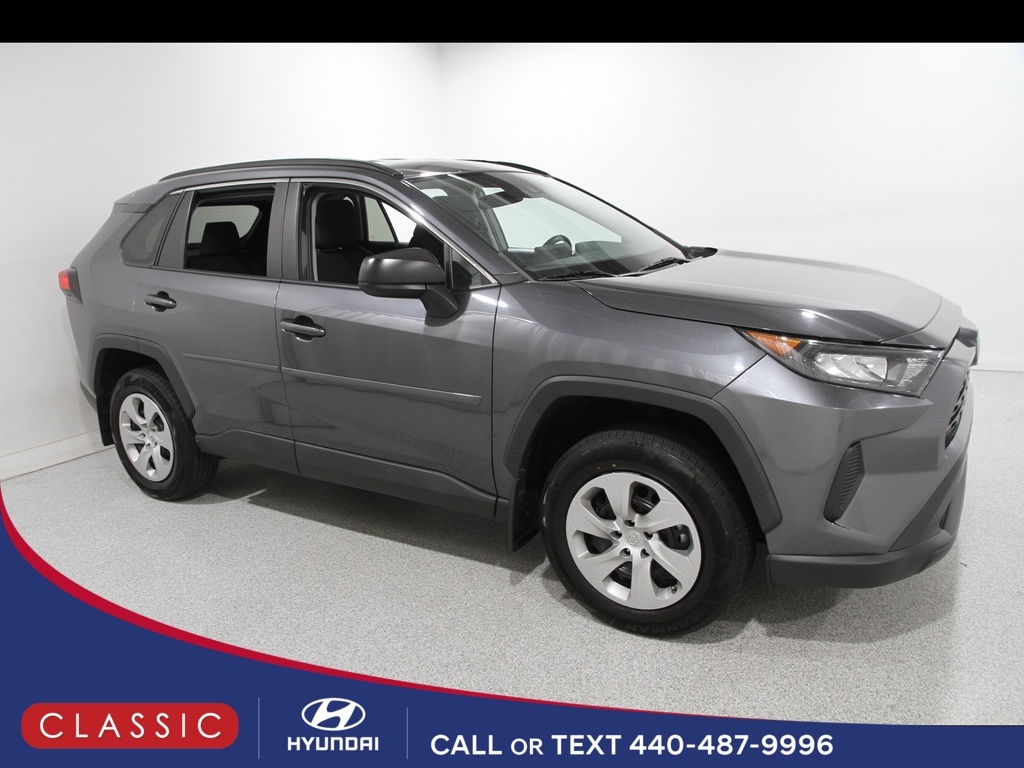 2021 Toyota RAV4 LE's photo