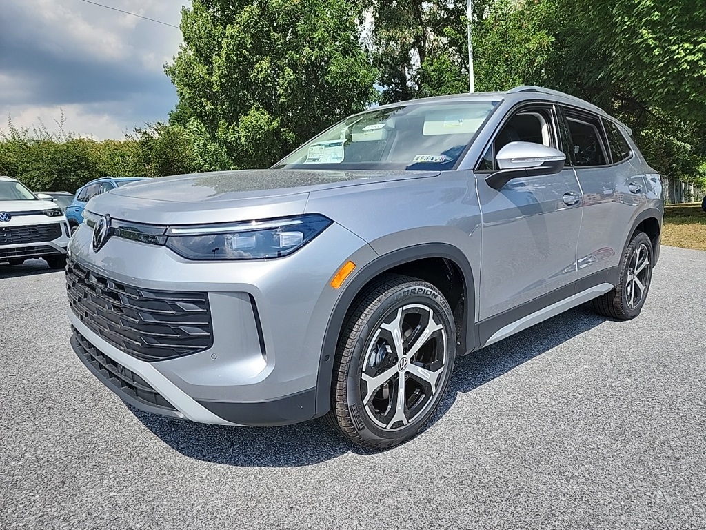 2025 Volkswagen Tiguan SE's photo