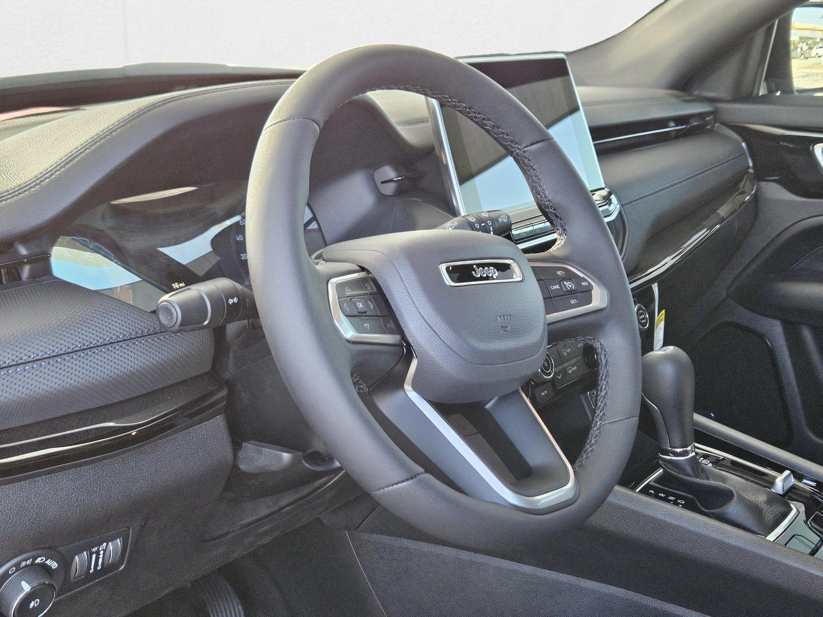 2025 Jeep Compass Latitude Sport photo 2