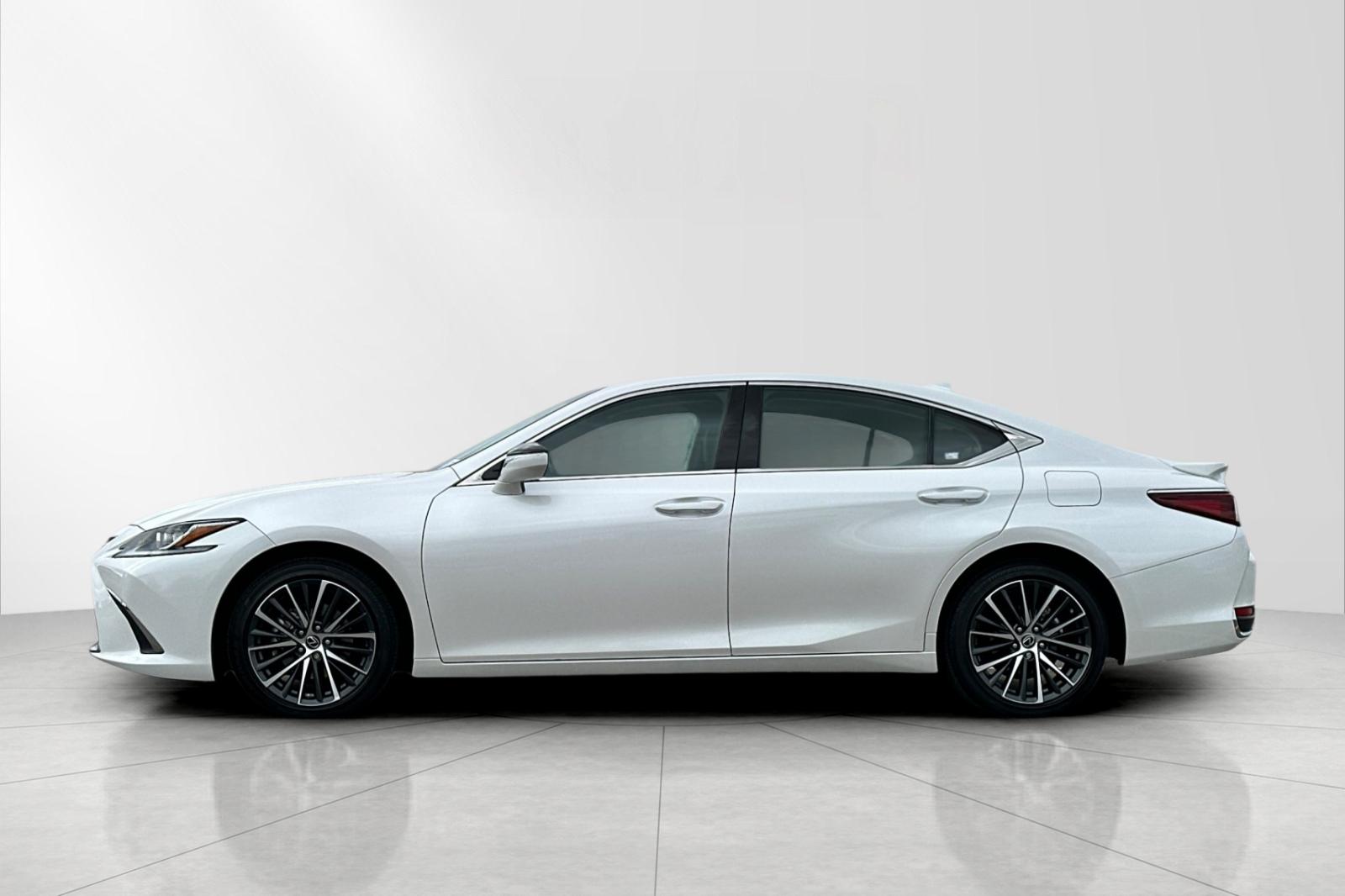 2025 Lexus ES 300h photo 2