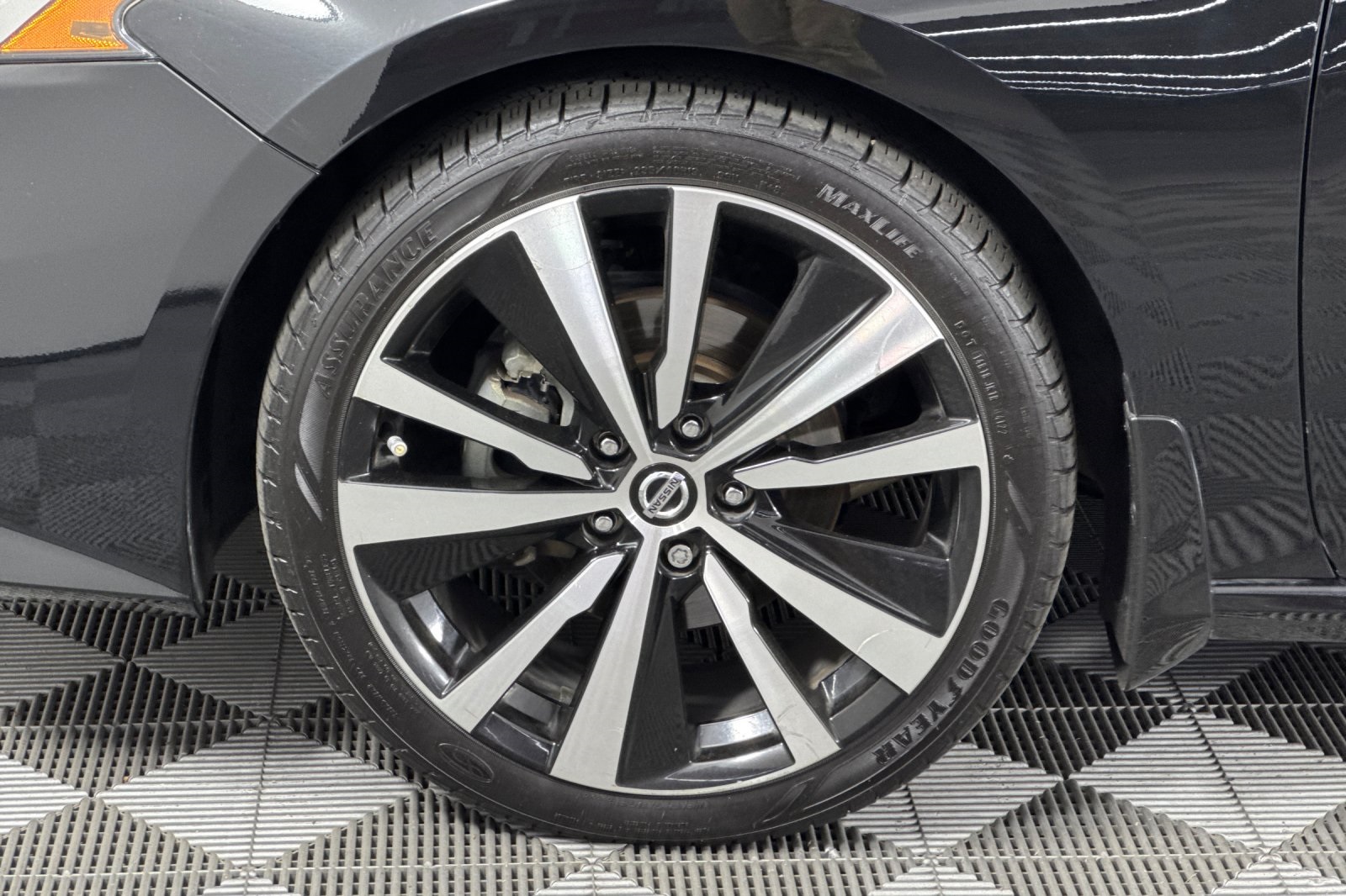2019 Nissan Altima 2.5 SR photo 24