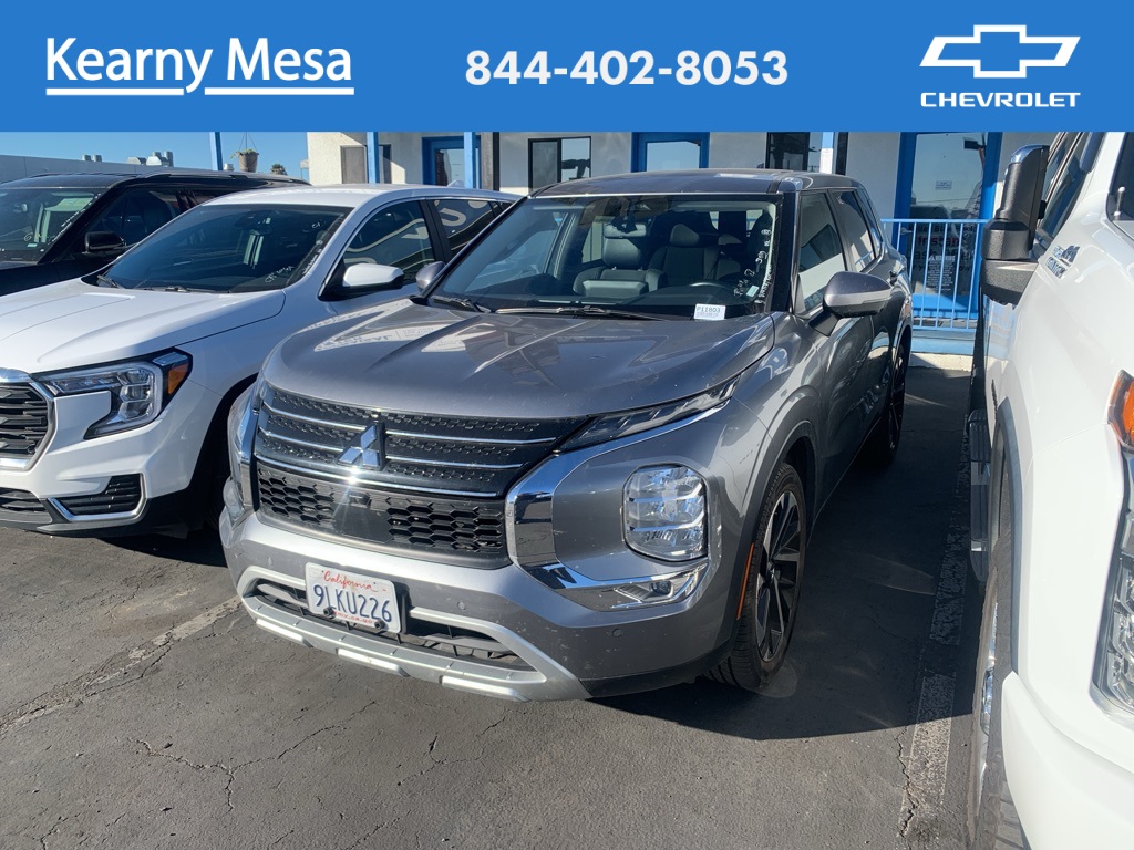 2024 Mitsubishi Outlander SE's photo