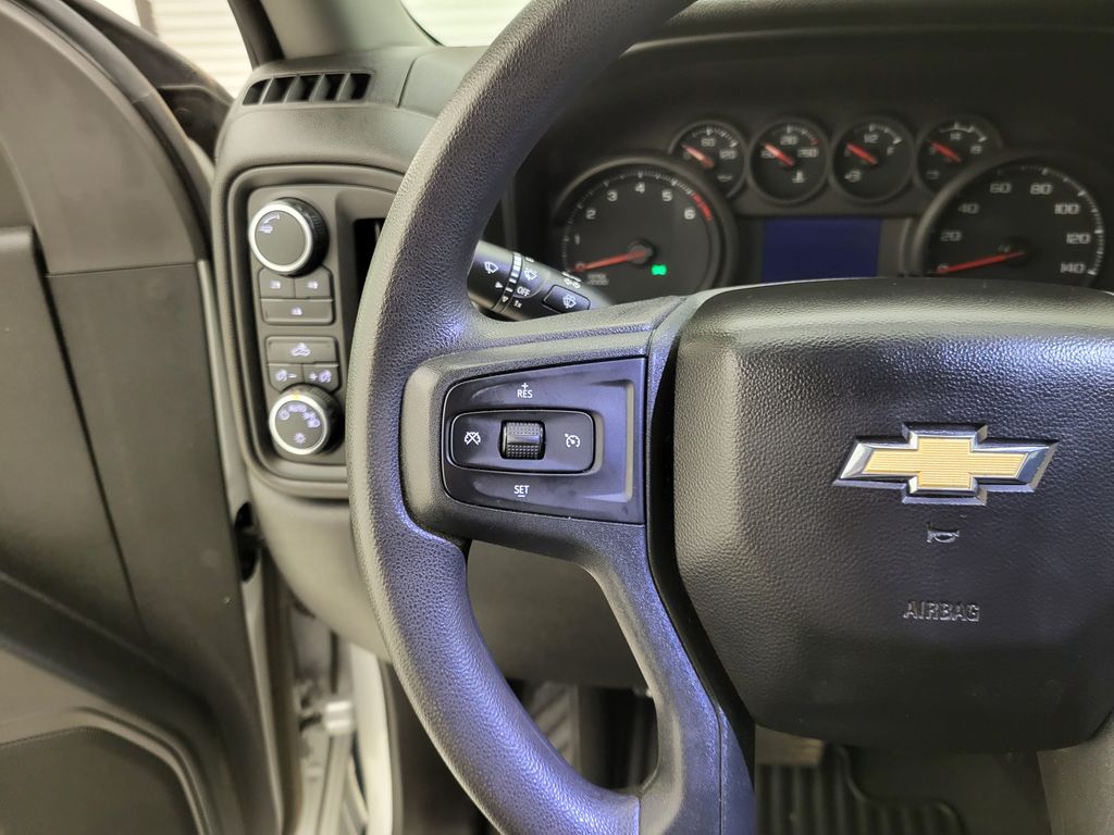 2022 Chevrolet Silverado 2500HD Custom photo 3