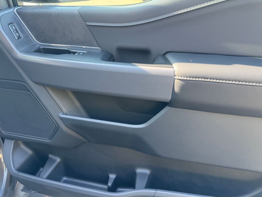 2025 Ford F-150 XLT photo 19