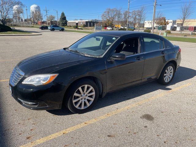 2013 Chrysler 200 Touring photo 2