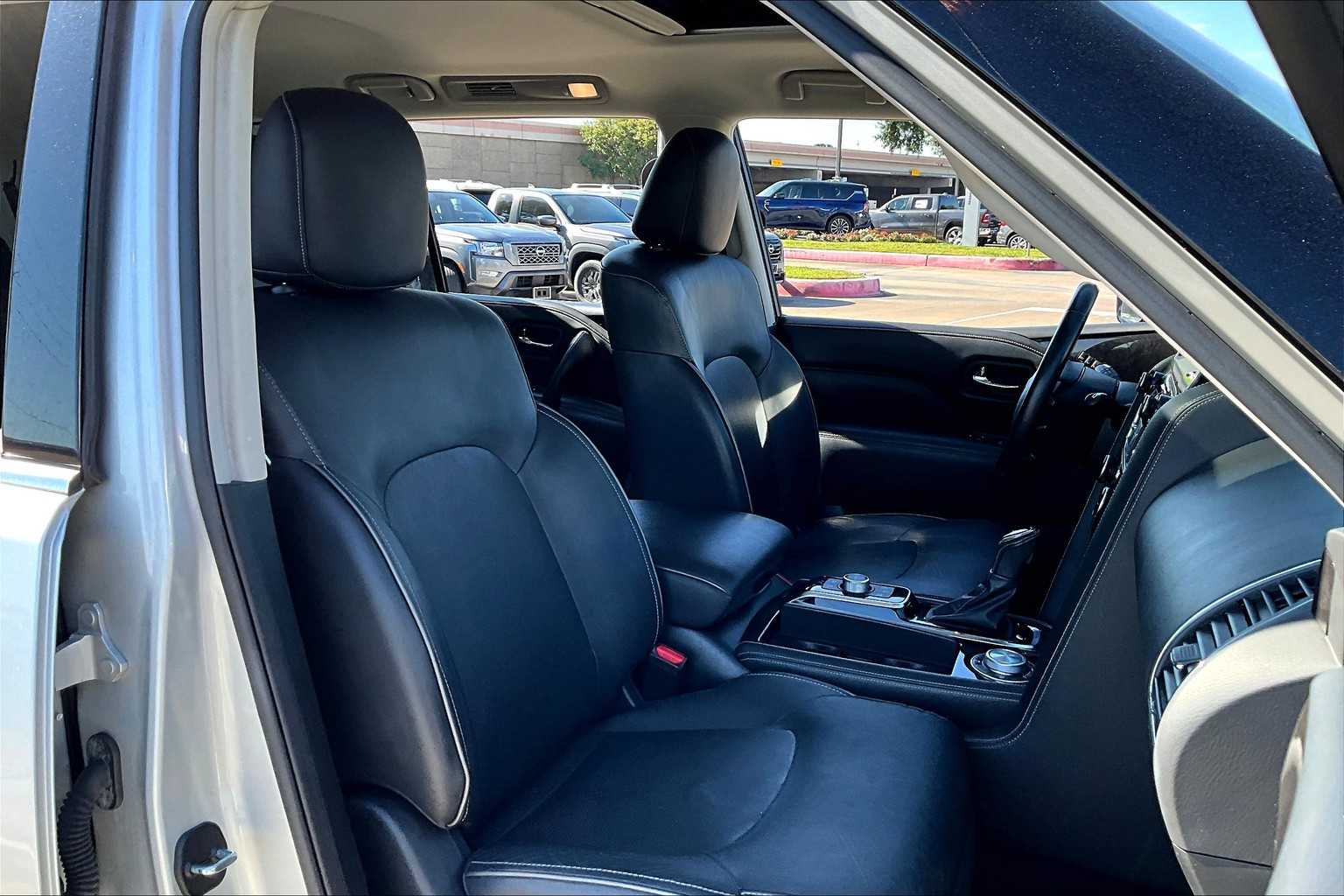 2022 Infiniti QX80 Luxe photo 8
