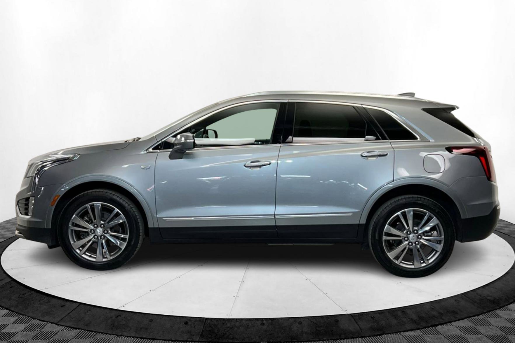 2025 Cadillac XT5 Premium Luxury photo 2