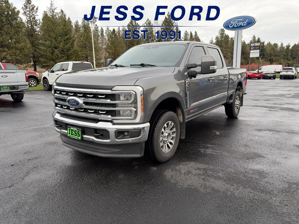 2023 Ford F-350 Super Duty Lariat's photo