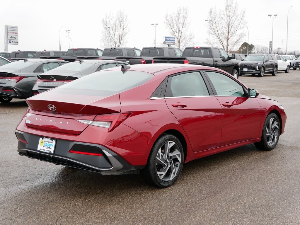 2025 Hyundai Elantra SEL Convenience photo 3