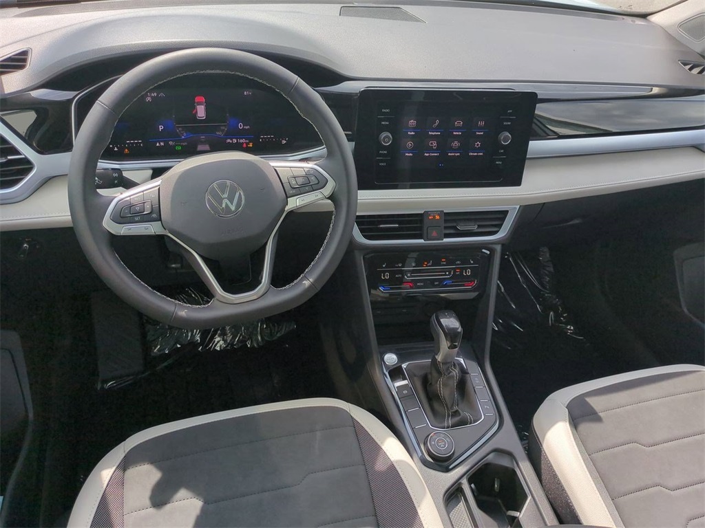 2025 Volkswagen Taos SE photo 19
