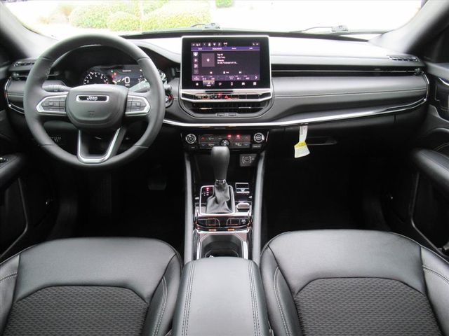 2024 Jeep Compass Latitude photo 11