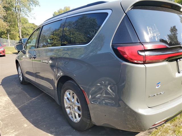 2022 Chrysler Pacifica Touring L photo 3