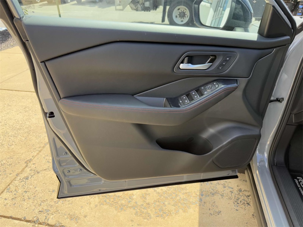 2026 Nissan Rogue SV photo 22