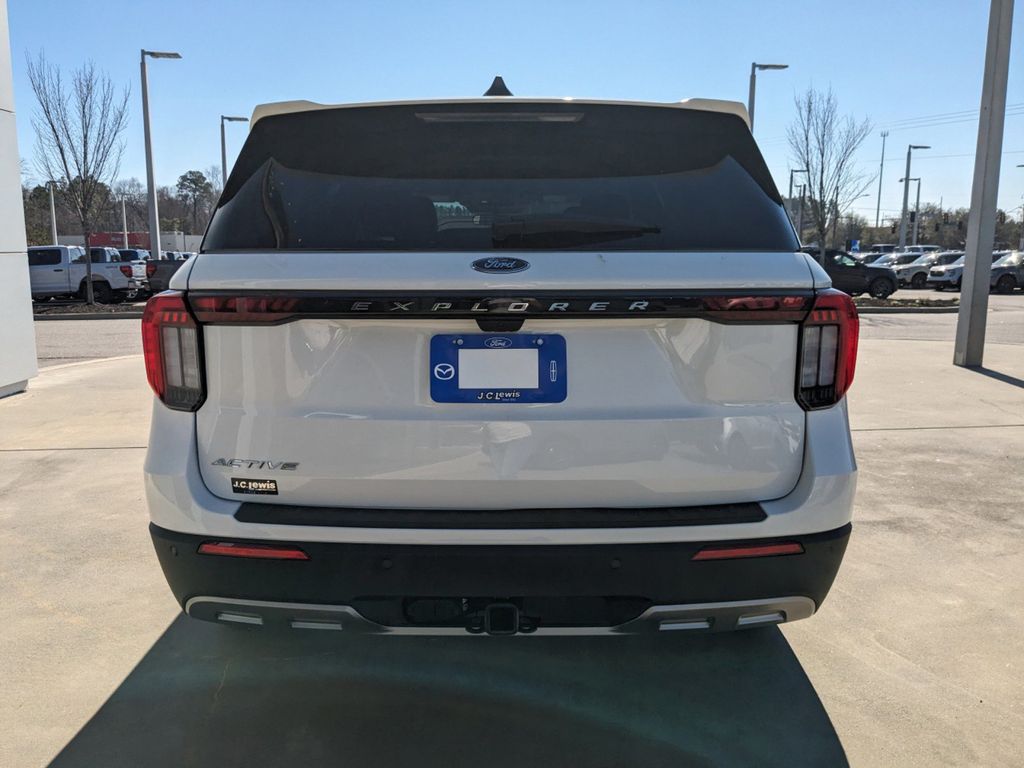2025 Ford Explorer photo 5
