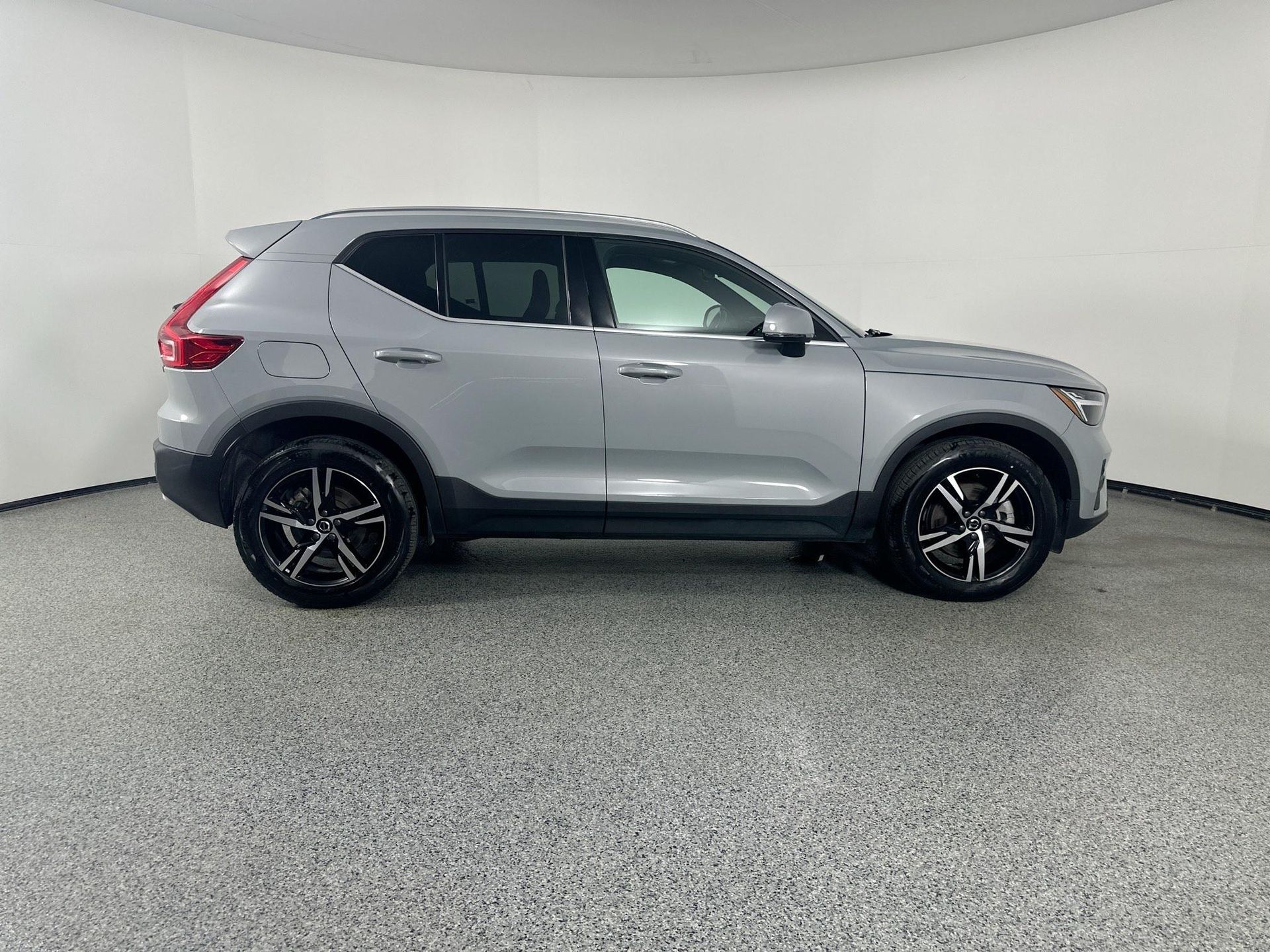 2025 Volvo XC40 Core photo 4