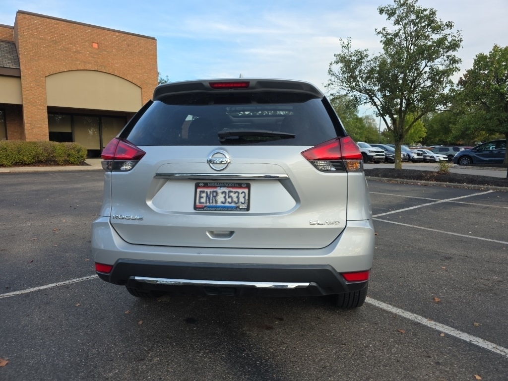 2017 Nissan Rogue SL photo 3