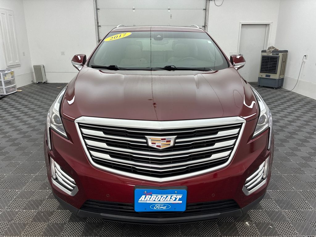 2017 Cadillac XT5 Luxury photo 2