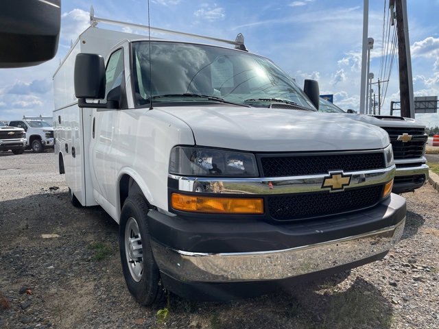 2025 Chevrolet Express Cutaway Base's photo