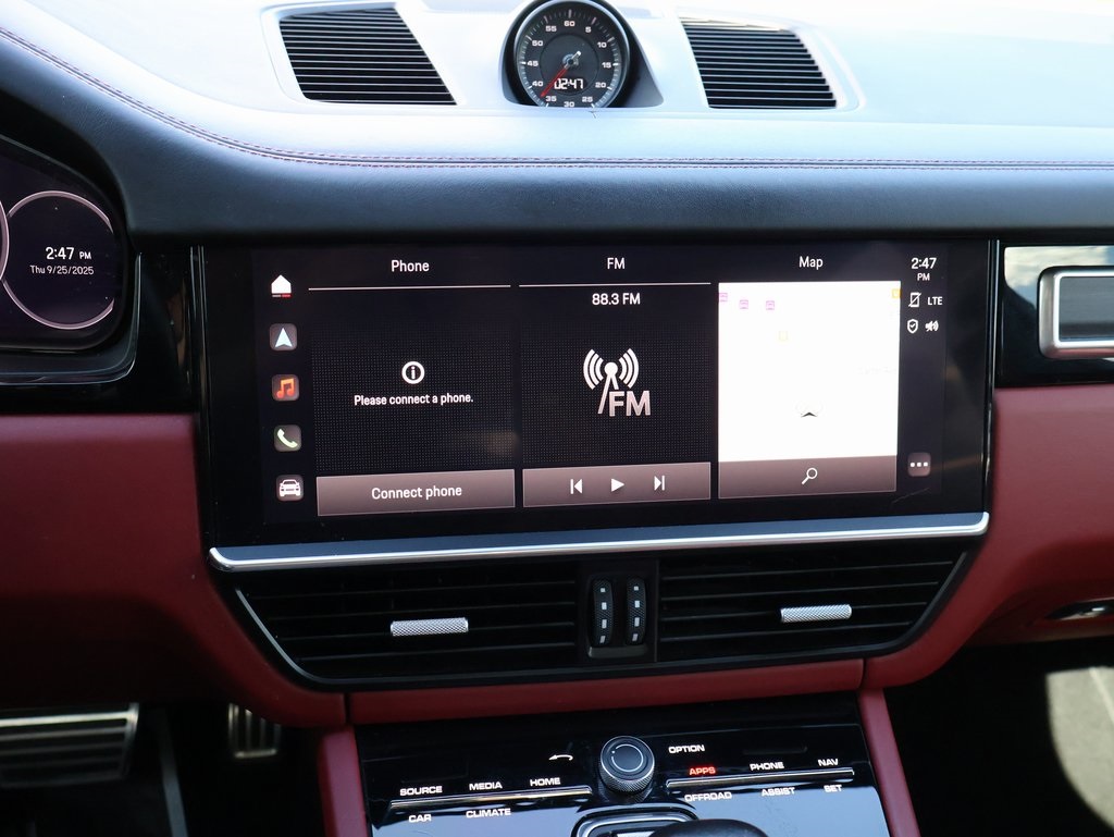 2022 Porsche Cayenne GTS photo 19
