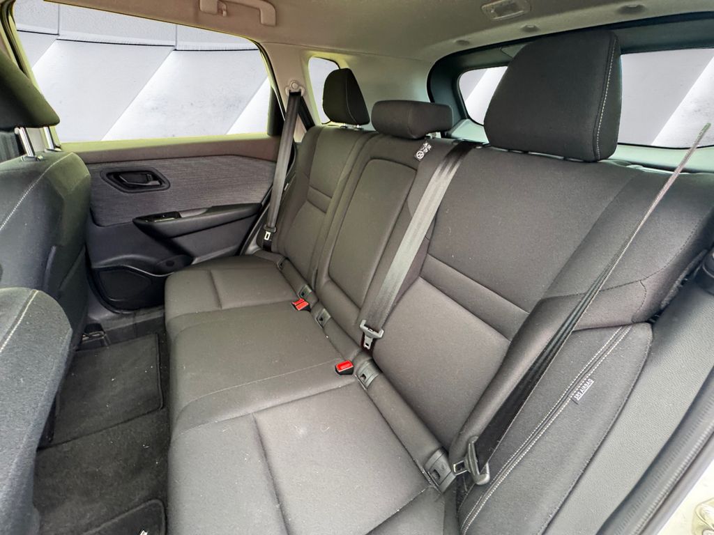 2023 Nissan Rogue S photo 17