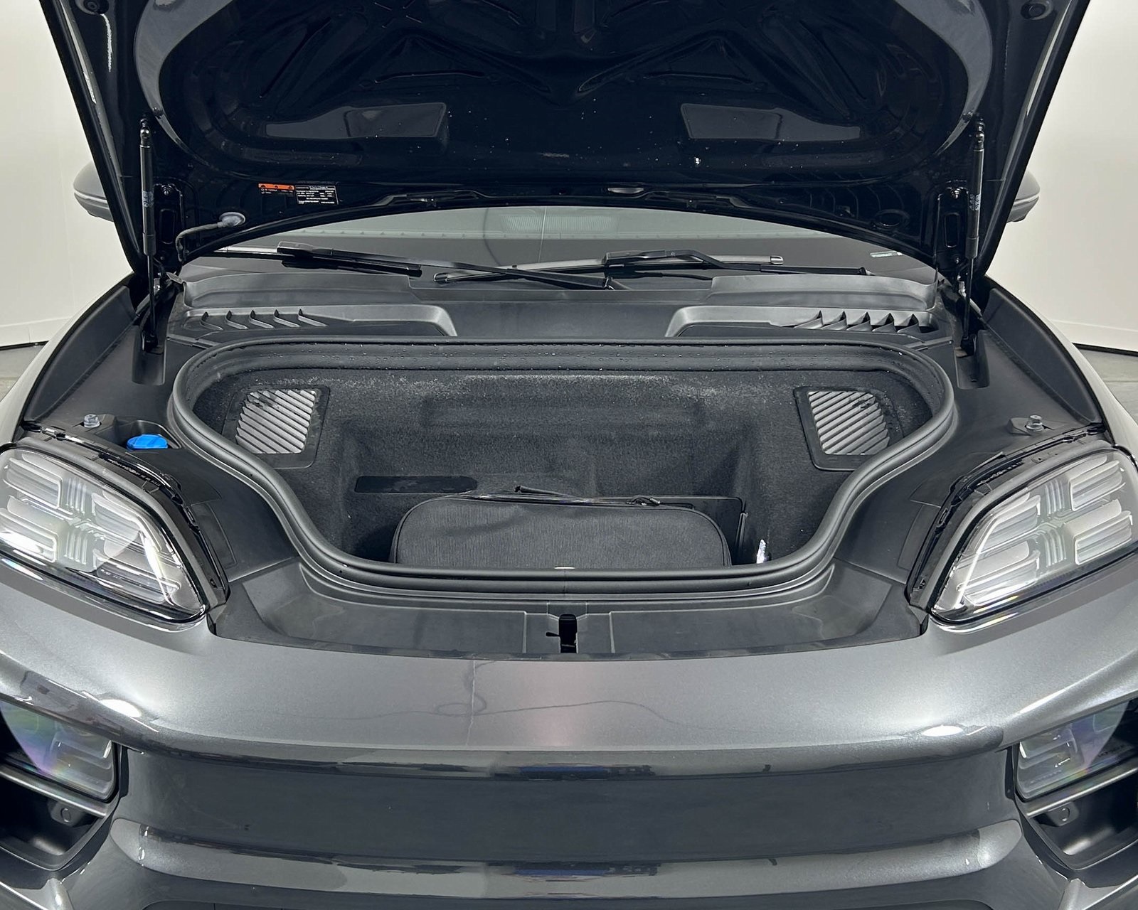 2024 Porsche Macan Electric 4 photo 29