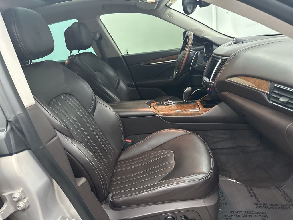 2017 Maserati Levante S photo 24