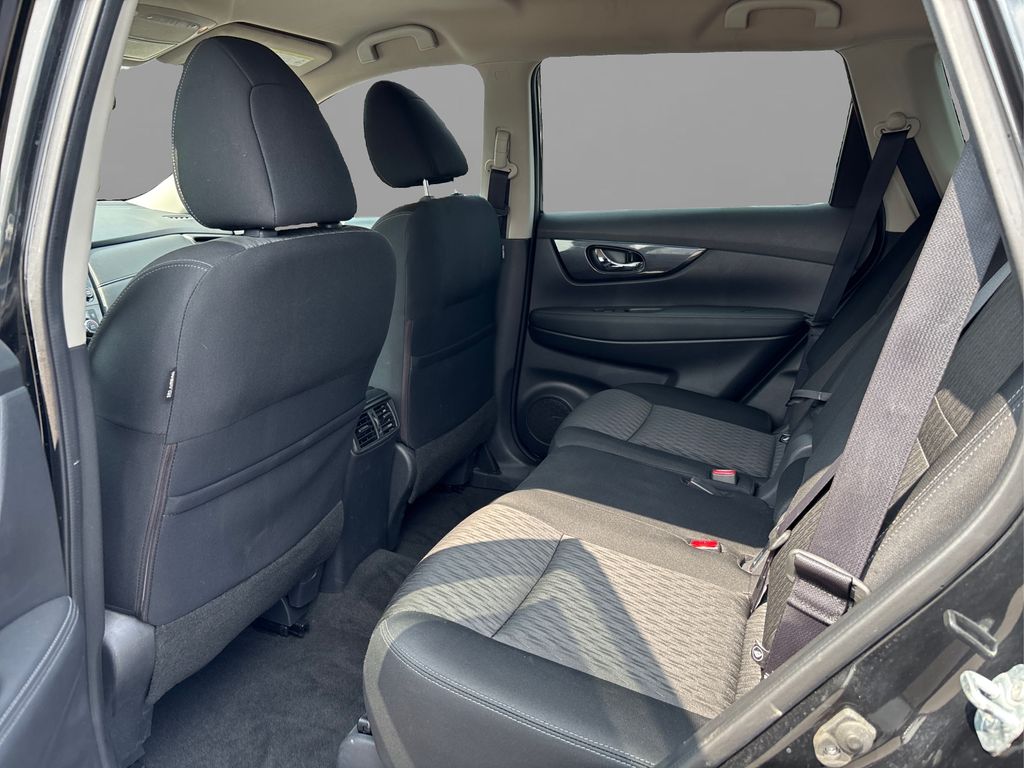 2017 Nissan Rogue SV photo 10