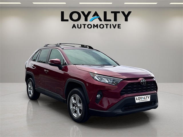 2021 Toyota RAV4 XLE photo 2