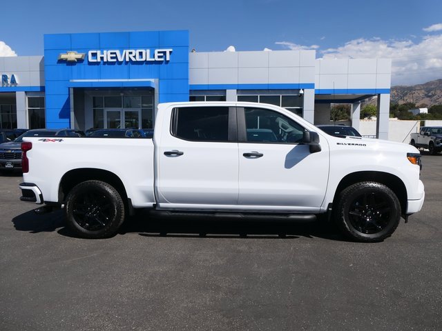 2025 Chevrolet Silverado 1500 Custom photo 2