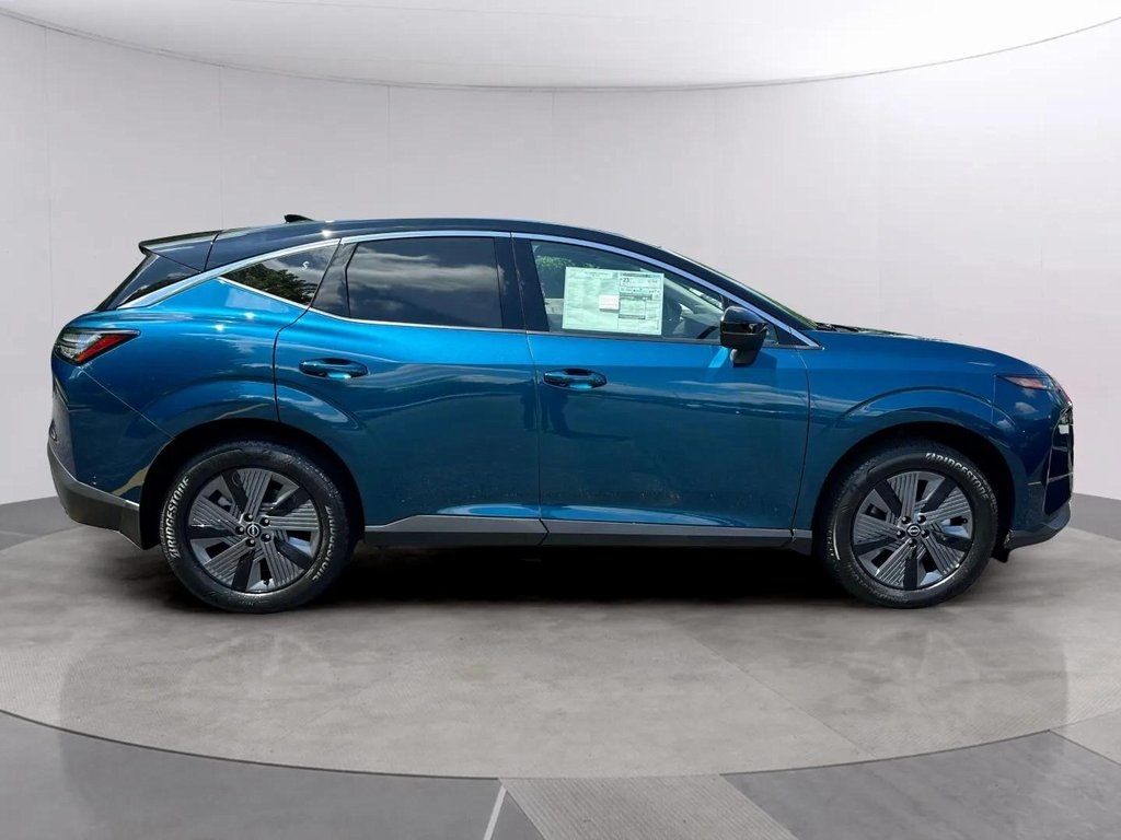 2025 Nissan Murano SL photo 2
