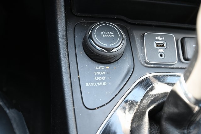 2020 Jeep Cherokee Altitude photo 10
