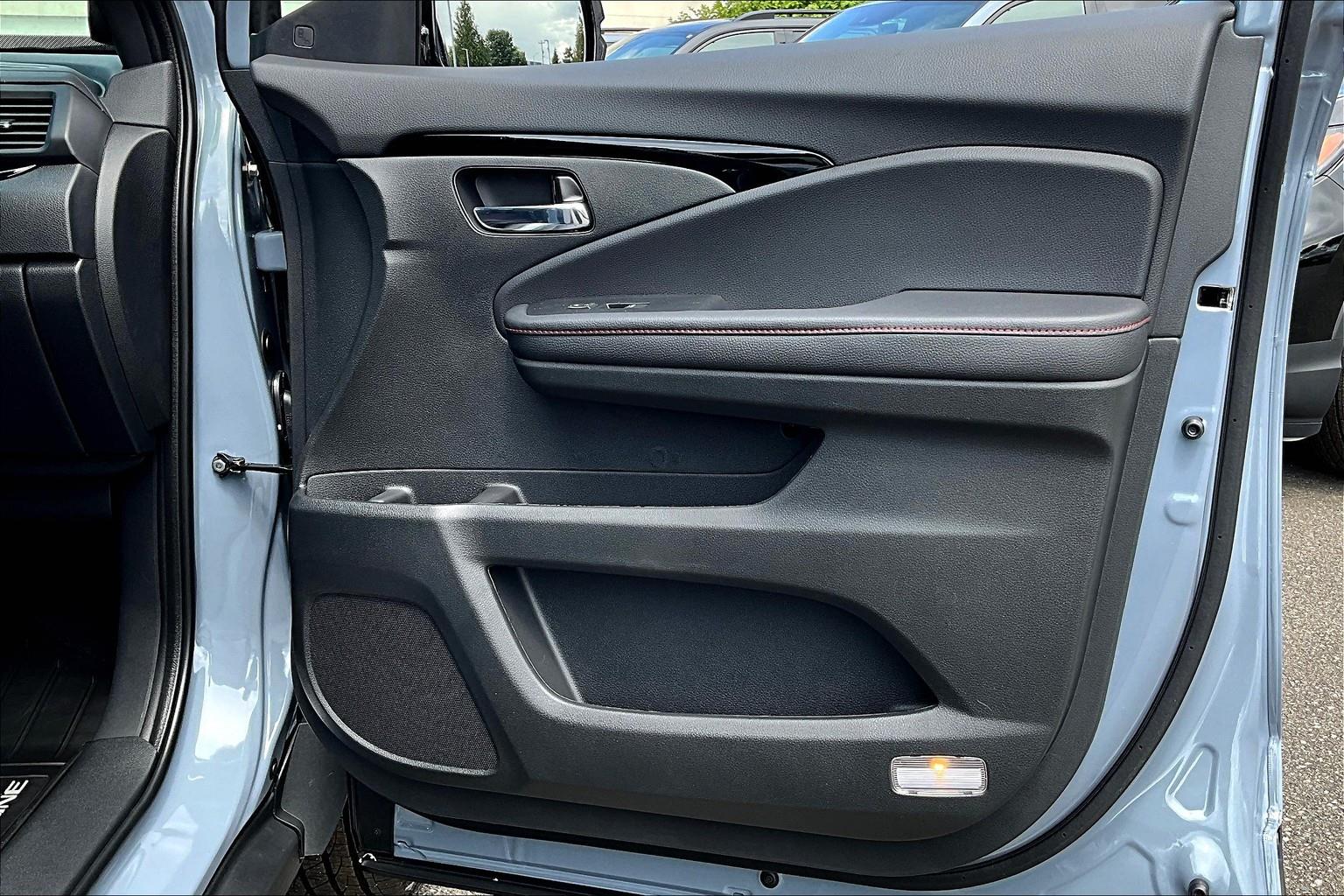 2025 Honda Ridgeline Black Edition photo 24