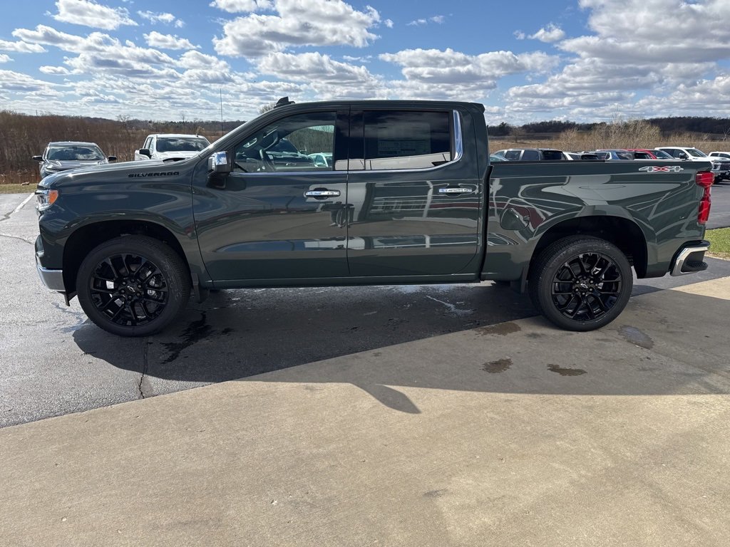 2025 Chevrolet Silverado 1500 LTZ photo 4