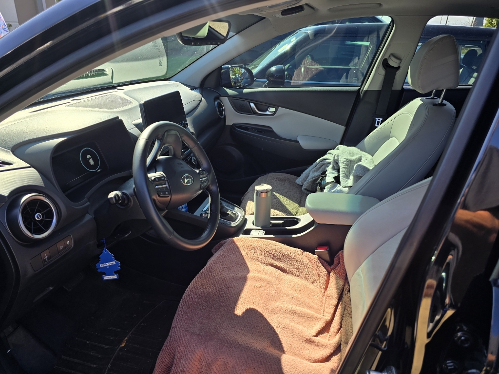 2022 Hyundai Kona Limited photo 2