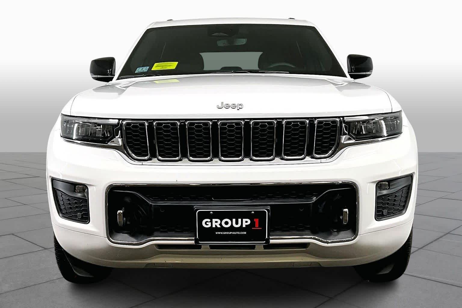 2025 Jeep Grand Cherokee Overland photo 3