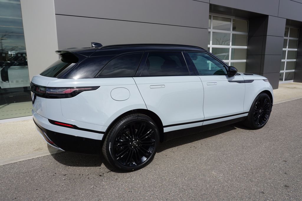 2026 Land Rover Range Rover Velar SE photo 4
