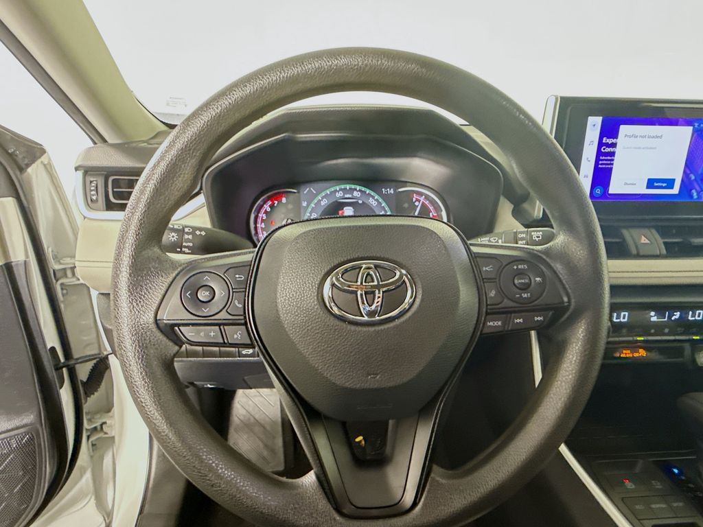 2023 Toyota RAV4 XLE photo 8