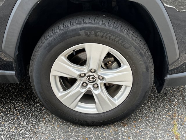 2021 Toyota RAV4 XLE photo 13