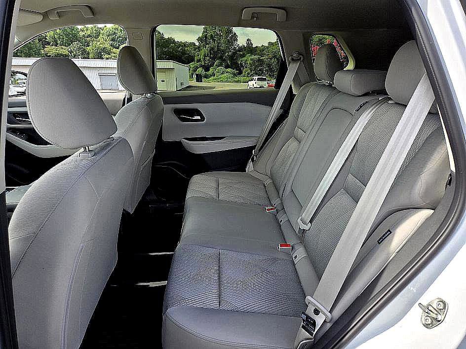 2025 Nissan Rogue SV photo 10