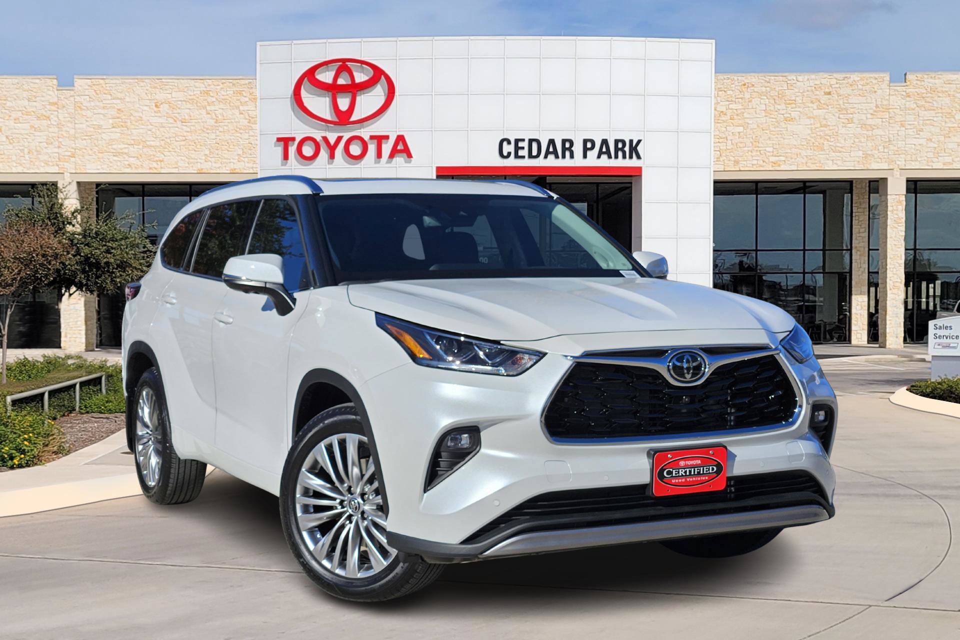 2026 Toyota Highlander Platinum's photo