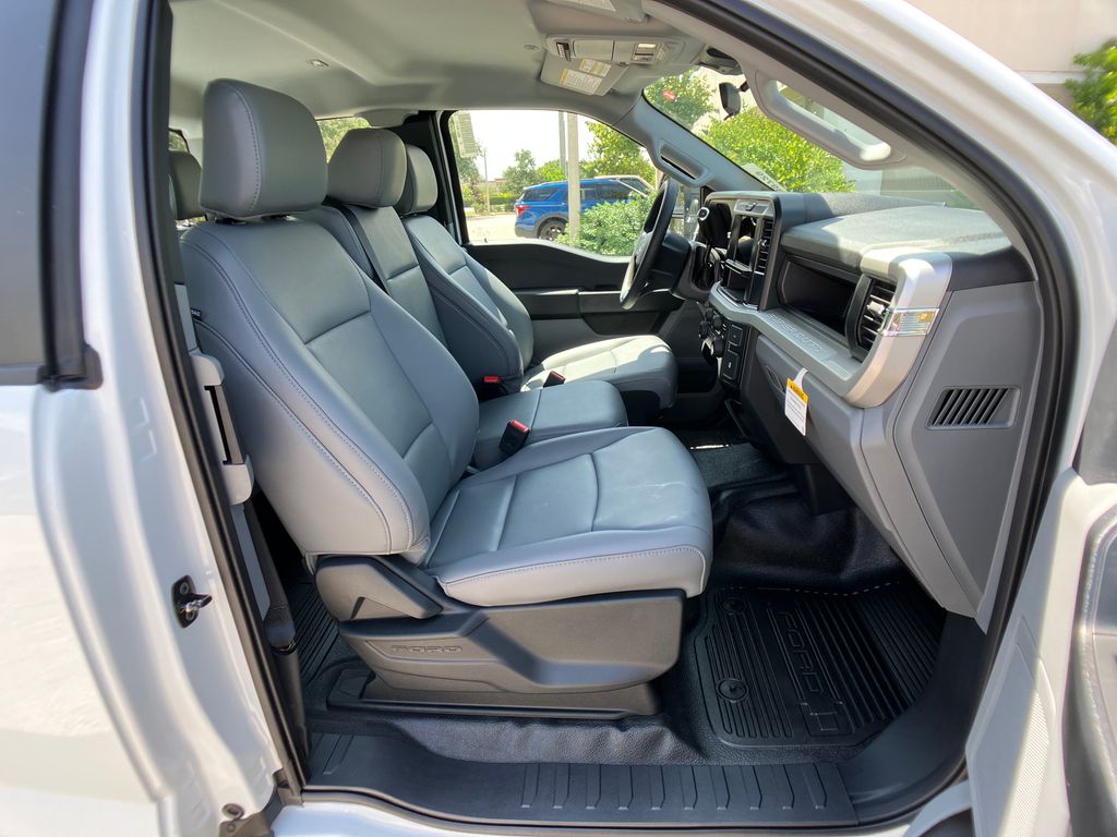 2025 Ford F-250 XL photo 4
