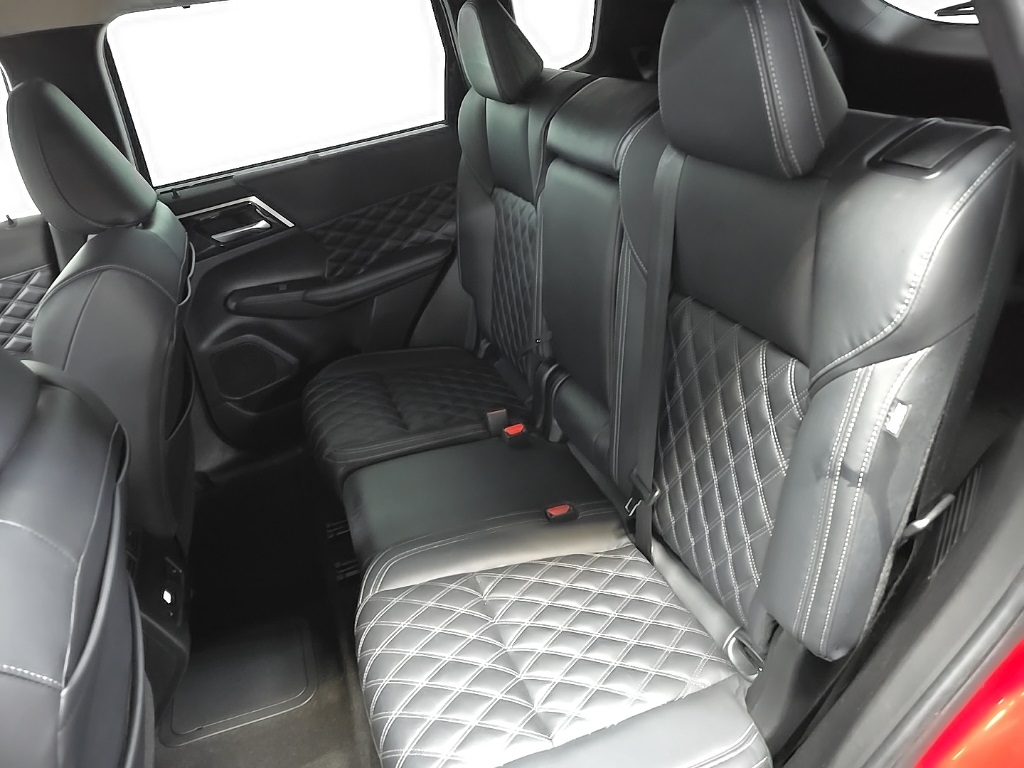 2023 Mitsubishi Outlander PHEV SEL photo 33