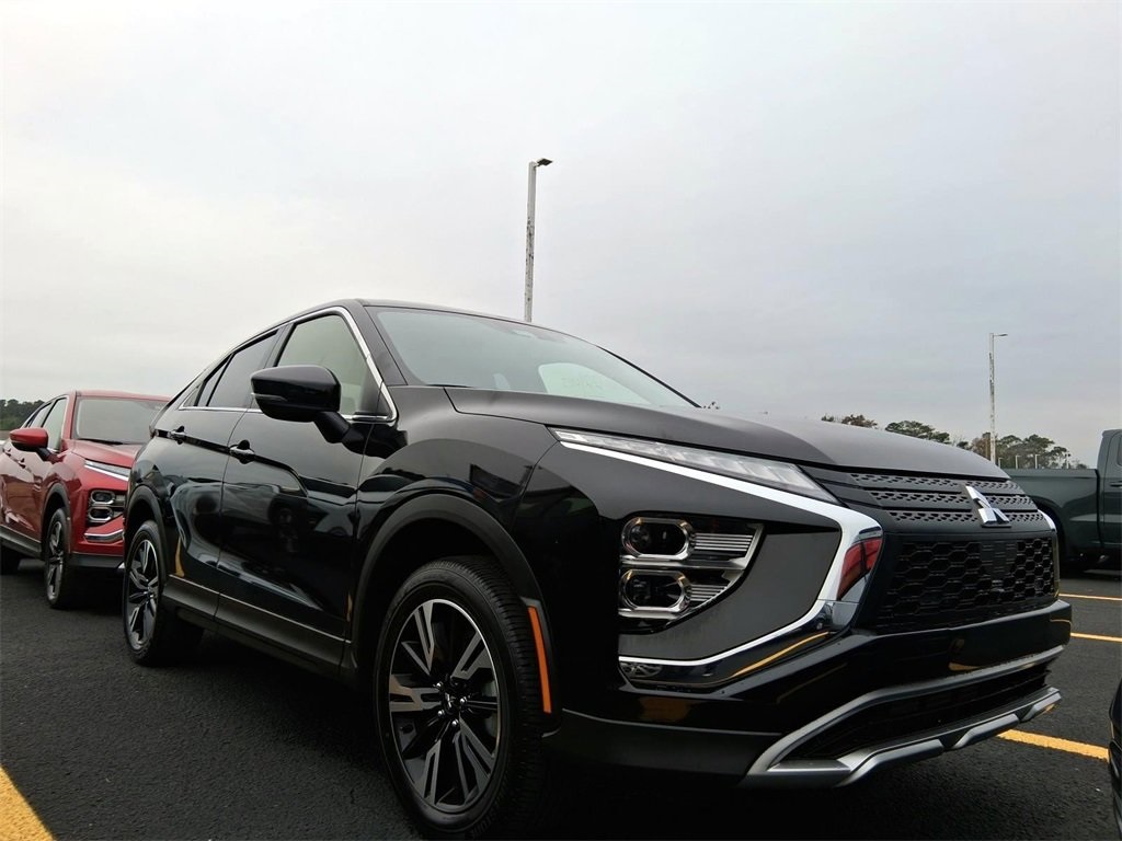 2025 Mitsubishi Eclipse Cross SE's photo