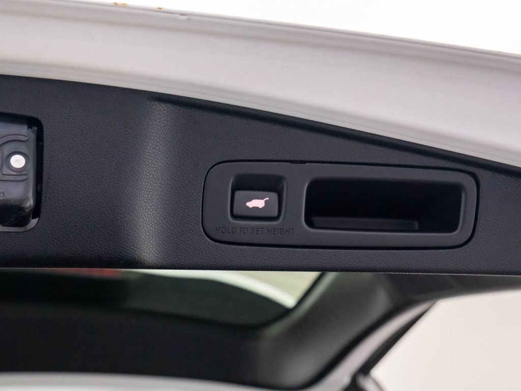2019 Honda CR-V Touring photo 27