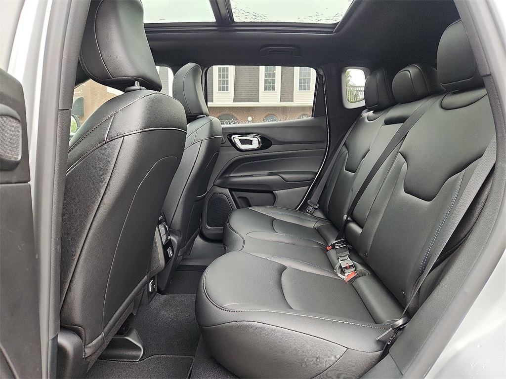 2025 Jeep Compass Limited photo 4