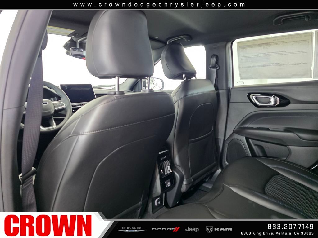 2026 Jeep Compass Latitude Altitude photo 13