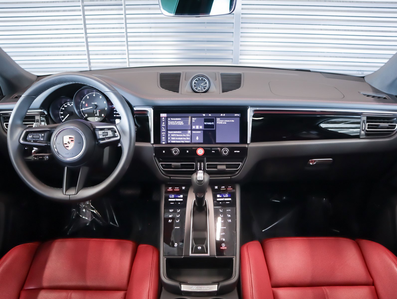2025 Porsche Macan T photo 15
