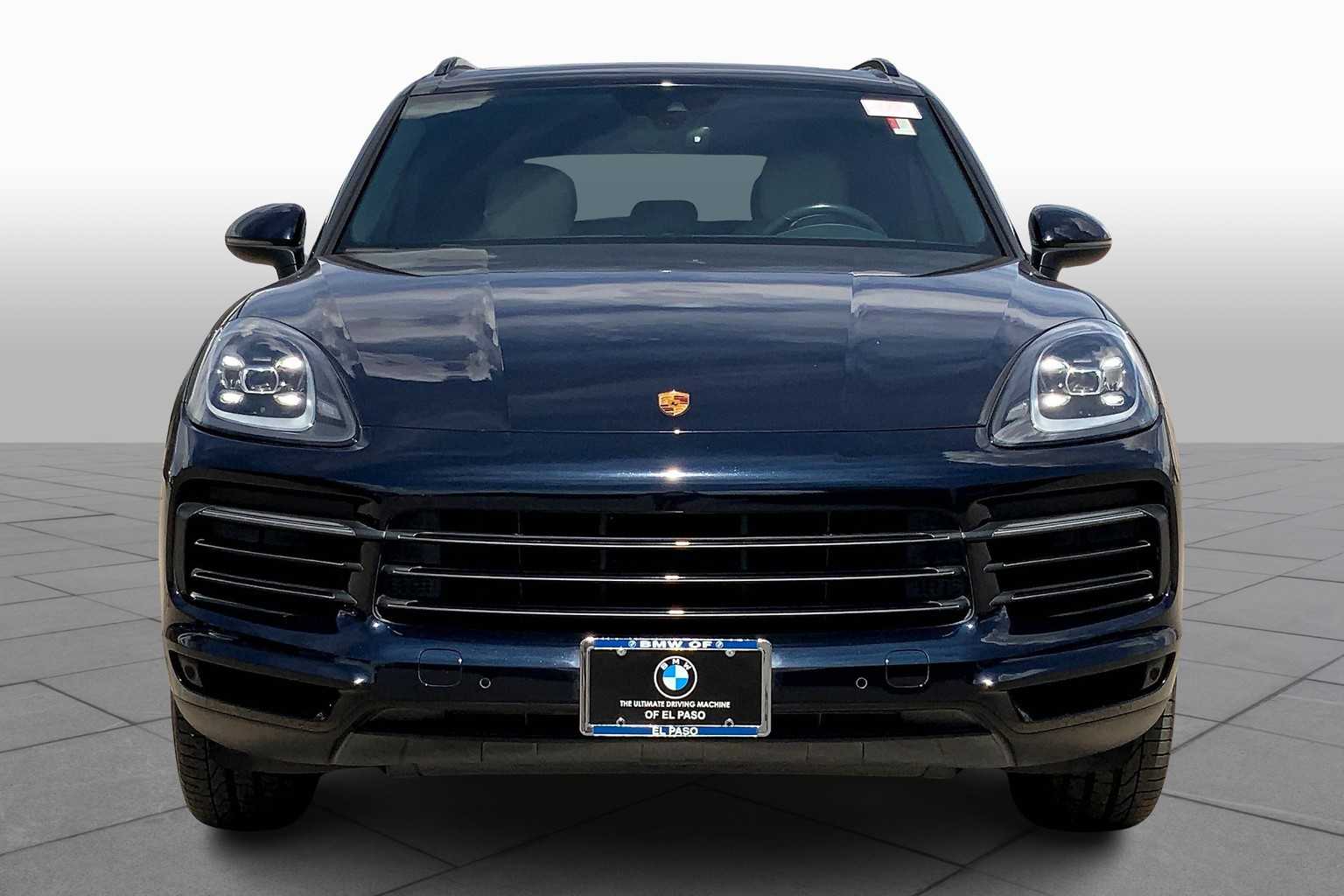 2022 Porsche Cayenne Base photo 3