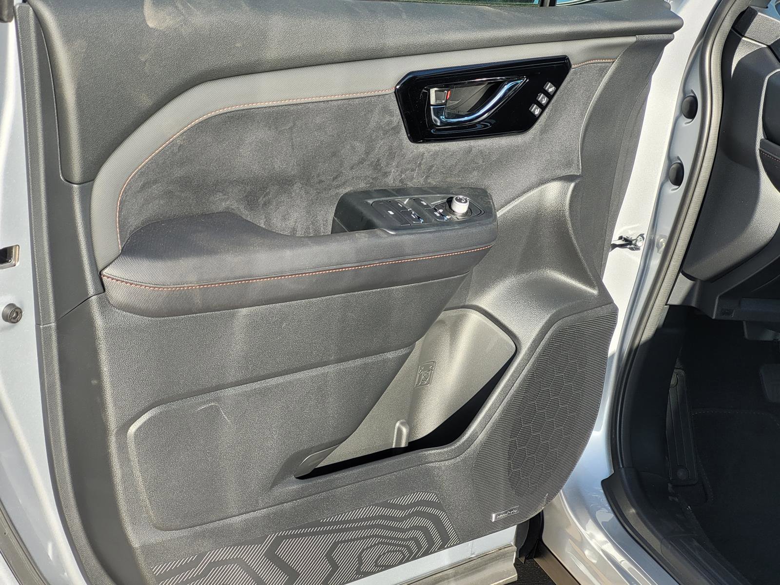 2025 Subaru Forester Touring photo 4