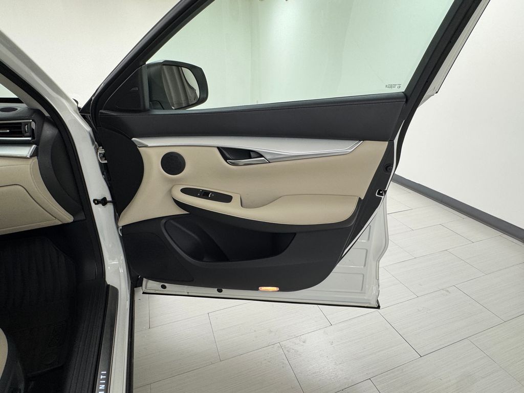 2020 Infiniti QX50 Luxe AWD photo 13